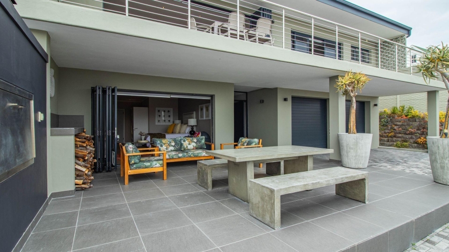 5 Bedroom Property for Sale in De Kelders Western Cape